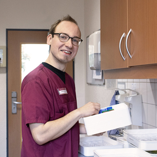 Pflegemitarbeiter im Dienstzimmer Pflegemitarbeiter im Dienstzimmer